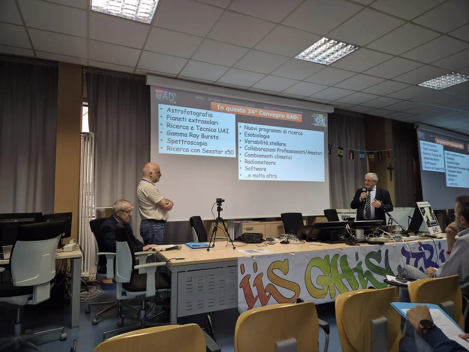 L'apertura dei lavori del 34° Convegno GAD, con la slide dei temi del convegno